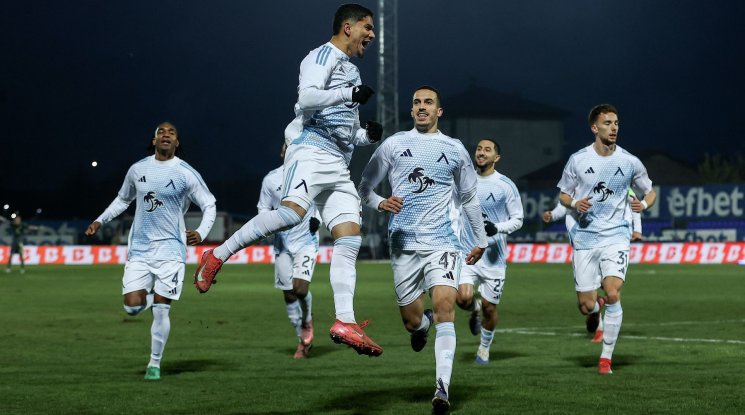 Левски изигра един от най-силните си мачове от началото на сезона и увеличи преднината си на върха