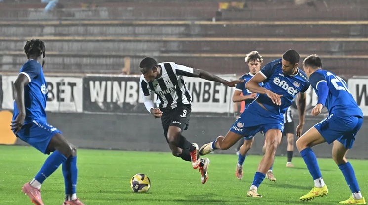 Грозен футбол между Локо и Монтана на "Лаута"