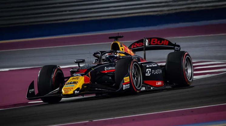 Никола Цолов завърши десети в дебютното си състезание във Формула 2