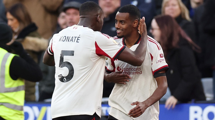 Уволнението на Слот се отлага след успех на Ливърпул срещу "чуковете" (видео)