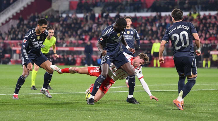 Клубната телевизия на Реал: Съдиите спъват отбора