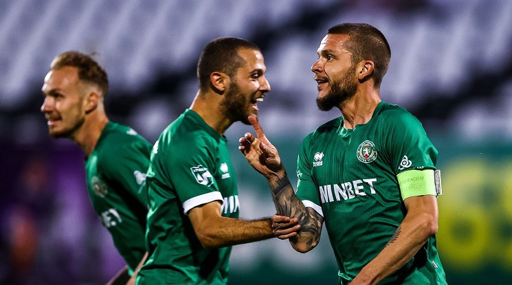 Какво се случва в българския футбол? ФИФА наказа четвърти елитен отбор