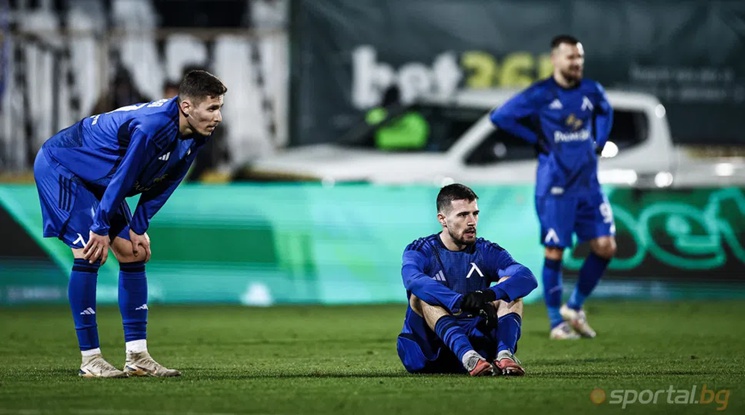 Бяла лавина засипа сините амбиции за титла