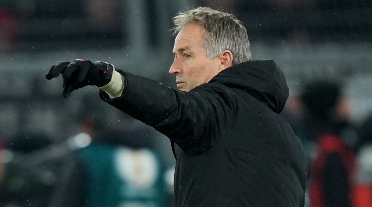 Байер Леверкузен се издъни срещу Аугсбург