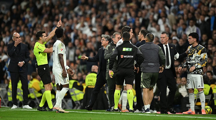 Ето какви обиди понесе съдията след втория червен картон за Реал Мадрид