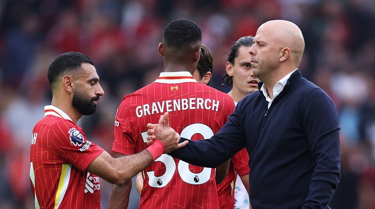 Салах на среща със Слот, за да обсъди бъдещето си