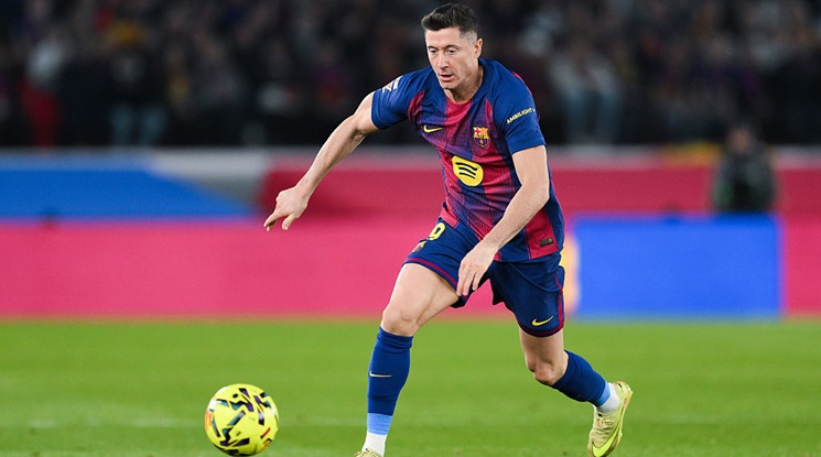 Левандовски сменя Барса с друг бивш отбор на Стоичков