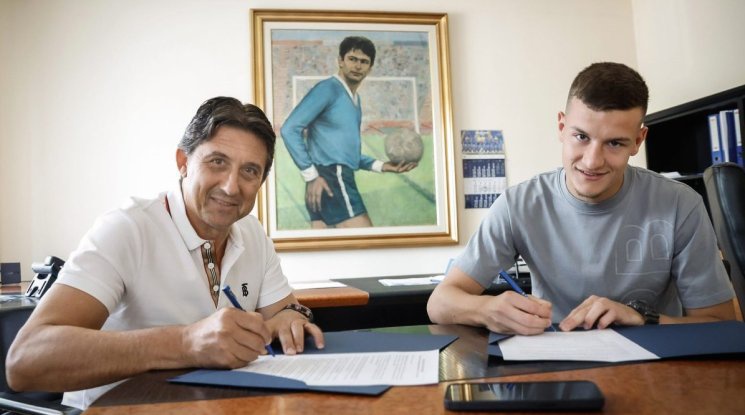 Левски си връща защитник от Локомотив София