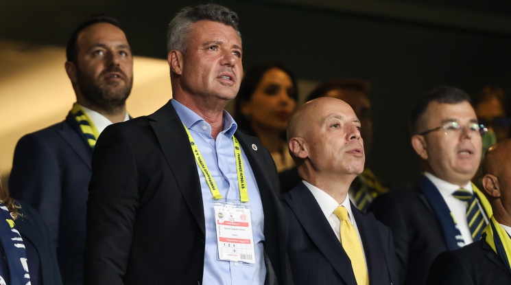 Пуснаха под съдебен контрол президента на Фенербахче