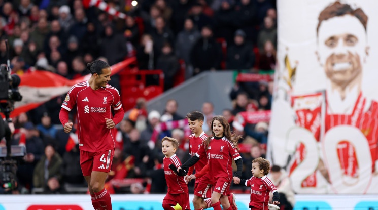 Ливърпул не сбърка срещу Уулвс и зарадва семейството на Жота в емоционален мач на "Анфийлд" (видео)