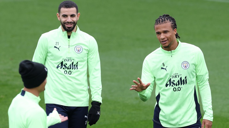 Барселона се интересува от защитник на Ман Сити