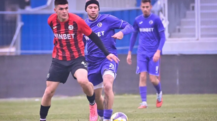 Локо Пловдив и Етър завършиха наравно на "Лаута" (видео)