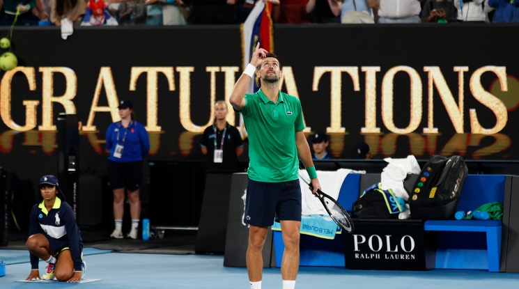 Победа за историята: Джокович профуча като бърз влак на старта на Australian Open (видео)