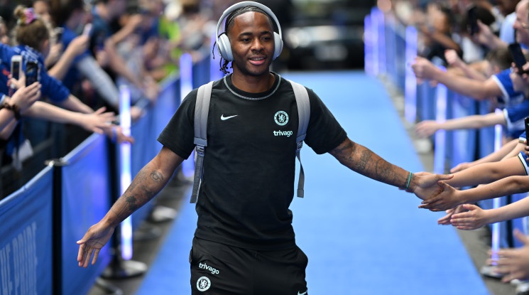 Стърлинг има няколко опции пред себе си