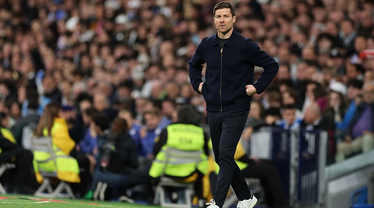 "АС": Ливърпул преговаря с представители на Чаби Алонсо