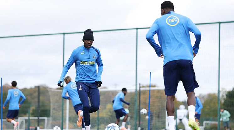 Двама футболисти на Тотнъм катастрофираха