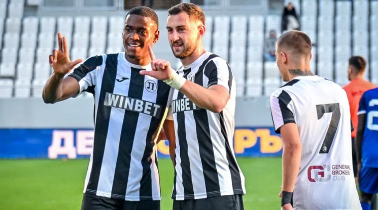 Крушарски потвърди: Хуан Переа отива в Левски