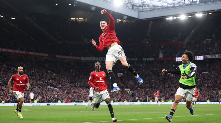 Юнайтед лети високо с Карик, "червените дяволи" записаха драматичен успех срещу Фулъм (видео)