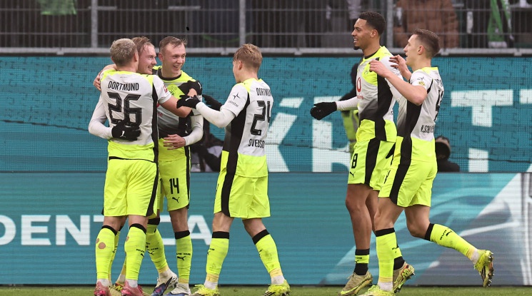 Борусия Дортмунд не се отказва да преследва първото място в Бундеслигата (видео)