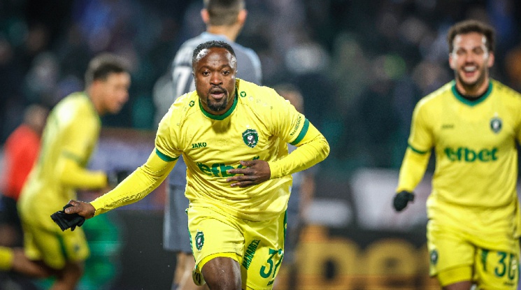 Обидите към Текпетей ще струват на Левски близо 10 хил. евро