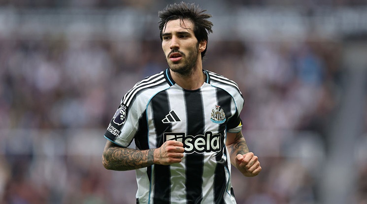 Ман Юнайтед се включва в битката за Тонали