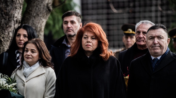 Президентът Илияна Йотова поздрави Лора Христова за успеха ѝ в Милано Кортина