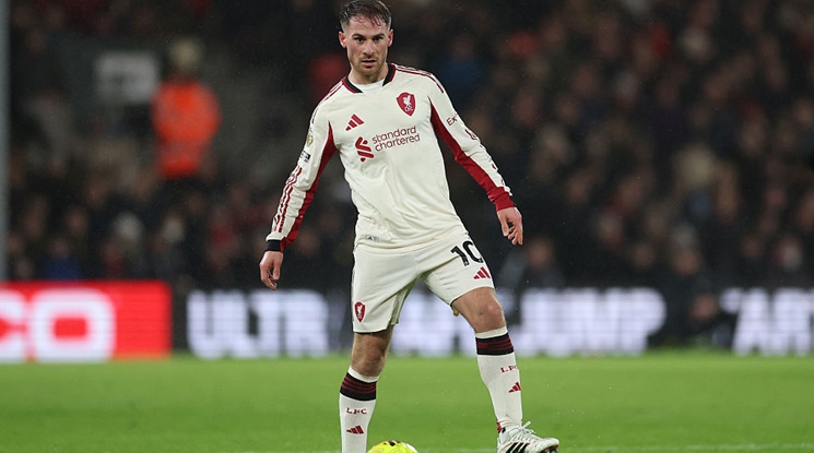 Халф на Ливърпул пред трансфер на "Олд Трафорд"