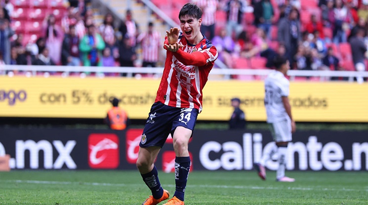 Барселона готви оферта за головата машина на Чивас