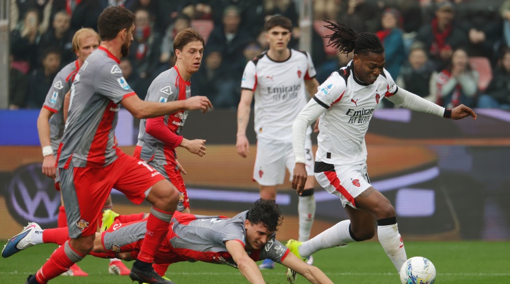 Милан пречупи Кремонезе с два късни гола (видео)