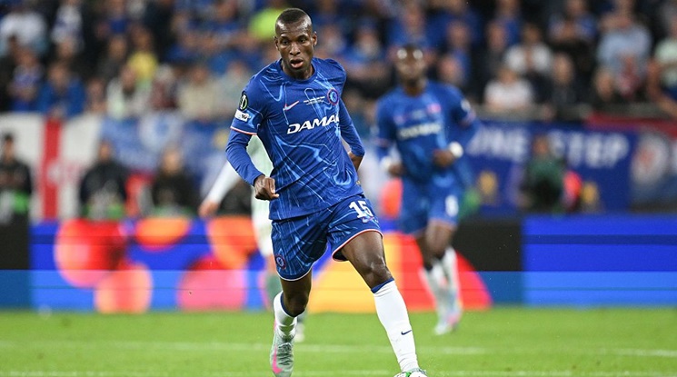 Астън Вила привлича Николас Джаксън