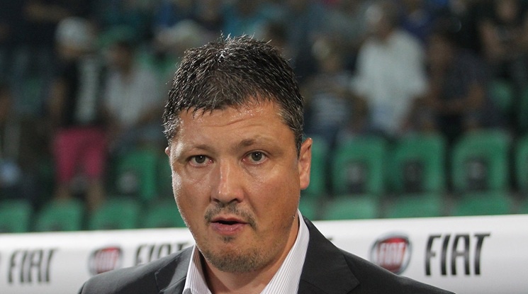 "Любо Пенев осъзнава напълно през какво преминава"