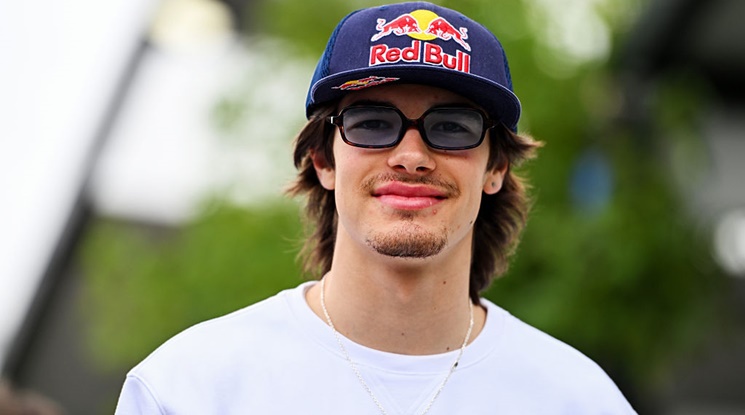 Никола Цолов с първа победа във Формула 2!