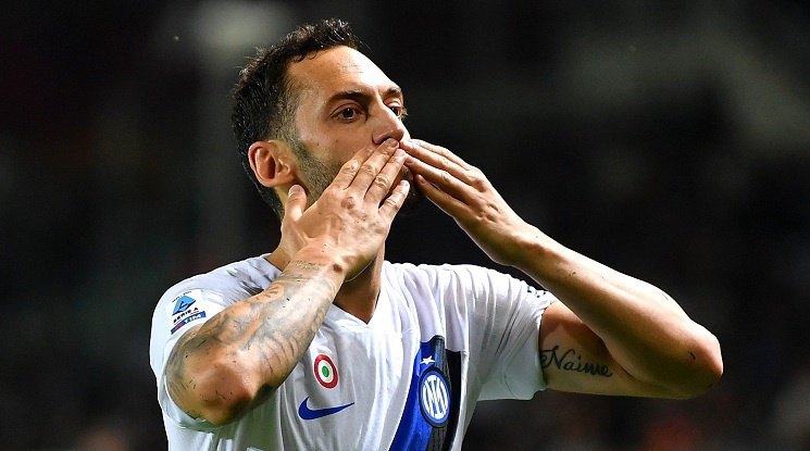 Чалханоглу ще пропусне и двубоя с Аталанта