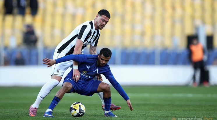 Левски измъчи сините фенове с представянето си срещу Локомотив Пловдив