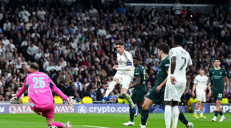 Професор Феде Валверде изнесе лекция на Ман Сити насред "Бернабеу"