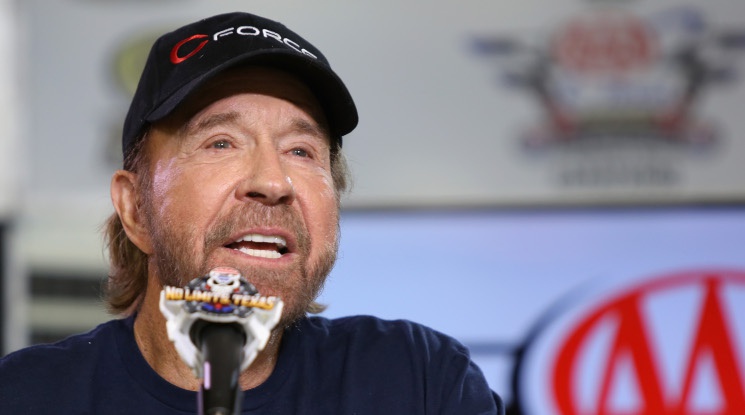 Почина легендарният Чък Норис