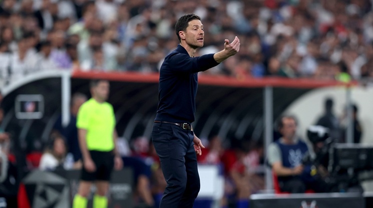 Чаби Алонсо е най-вероятният заместник на Слот в Ливърпул