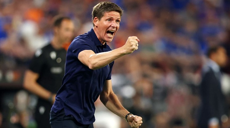 Байер Леверкузен обмисля оферта към Гласнер