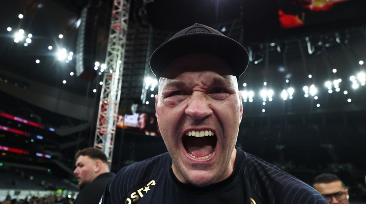 Тайсън Фюри победи Махмудов в поредното си завръщане на ринга