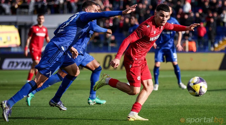 Стартовите състави на ЦСКА и Левски