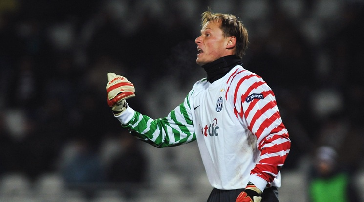 Бившият вратар на Арсенал и Ювентус Александер Манингер загина в автомобилна катастрофа