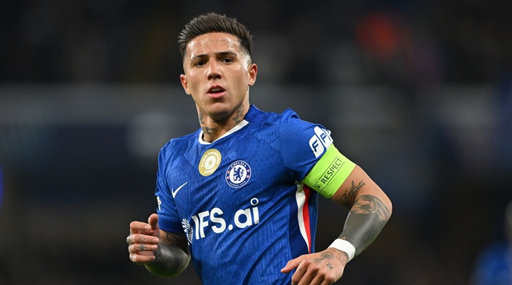 Енцо Фернандес ще е на разположение за дербито с Манчестър Юнайтед