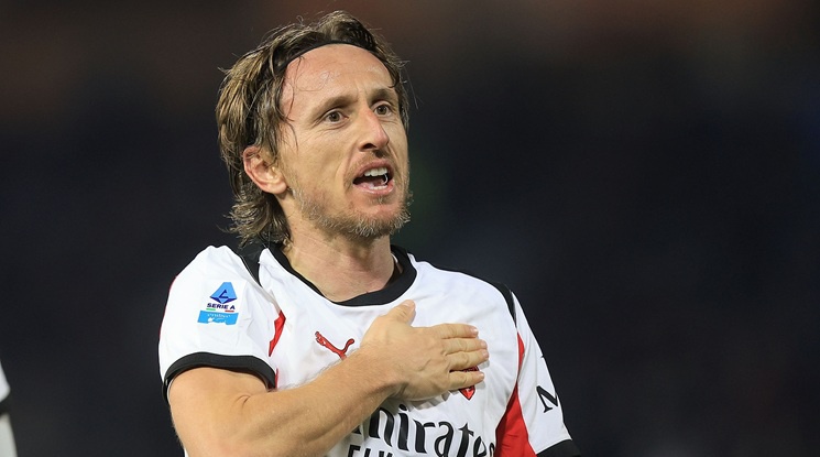 Модрич има три условия, за да остане в Милан