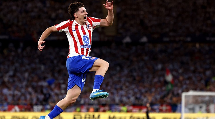 Арсенал се включва в трансферната борба за Алварес