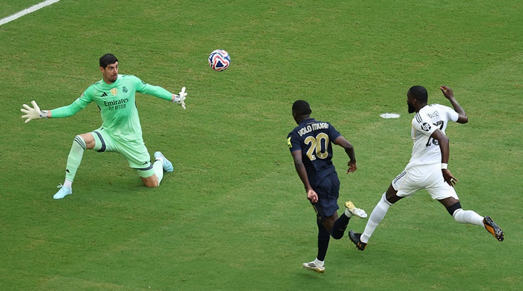 Ливърпул хвърли око на Муани и може да обърка плановете на Ювентус