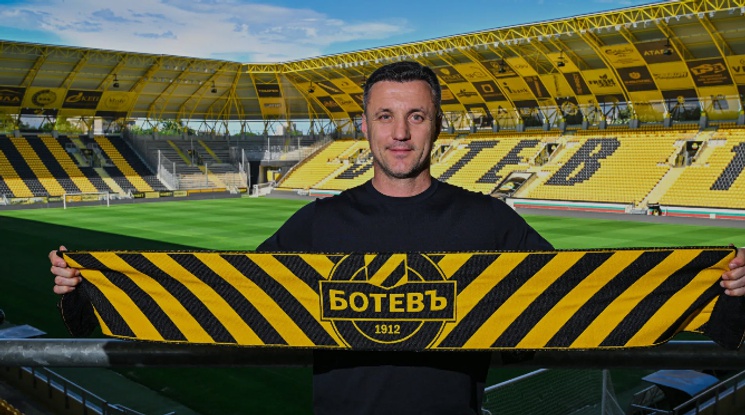 Ботев Пловдив представи Станислав Генчев