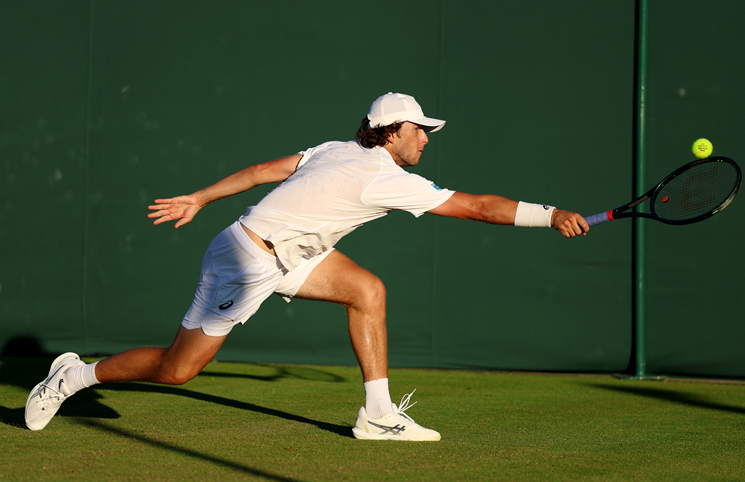 Брандън Холт